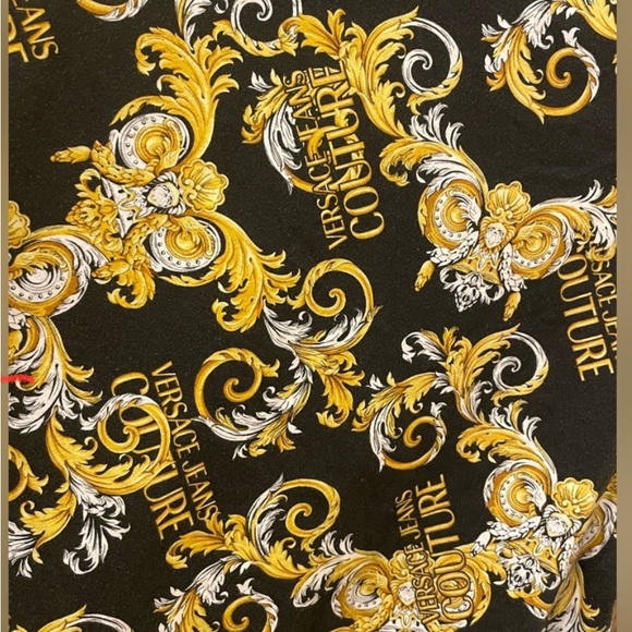 Versace Baroque print tshirt with
VJC spellout size M-fit like small - Picture 4 of 10